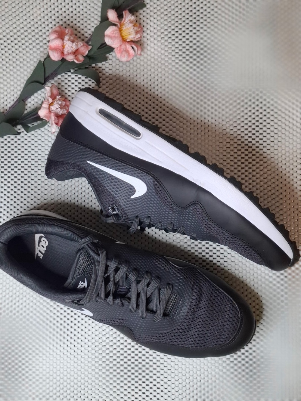Nike Men's Black and White Running Sneakers